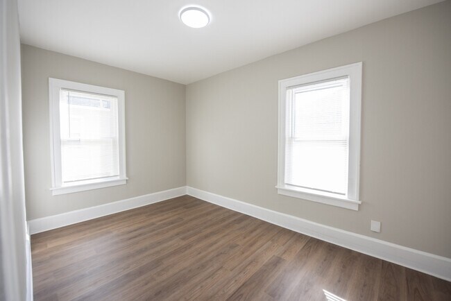 Building Photo - 2112 Lincoln Ave