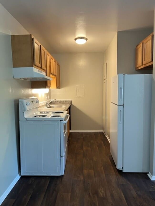 Building Photo - Charming 2 bedroom/1 bathroom apartment ne...
