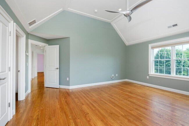 Building Photo - 14 Brattle Ln