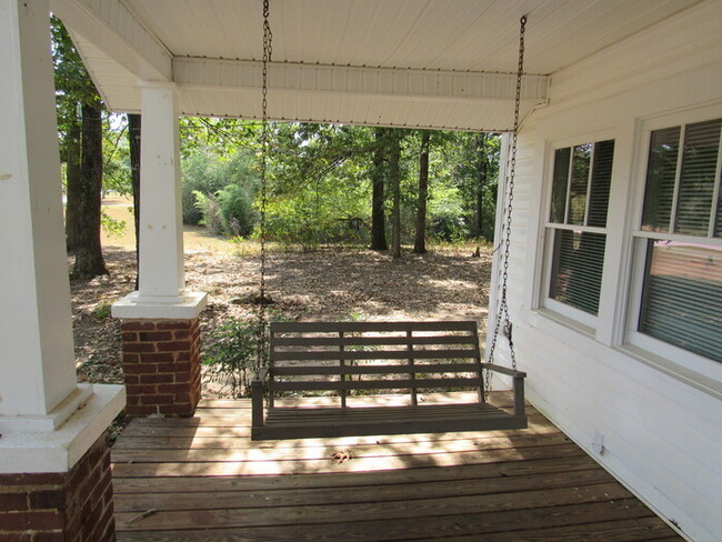 Building Photo - Cute 2 BR/ 1 BA in North Forsyth!