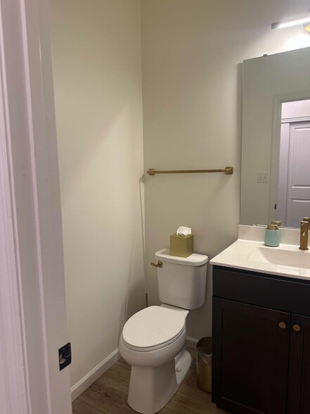 Main Level 1/2 Bath - 3381 Arbor Gardens Ct