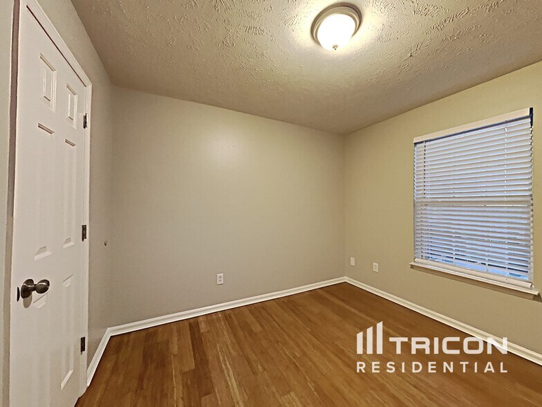 Building Photo - 715 Alisa Cove