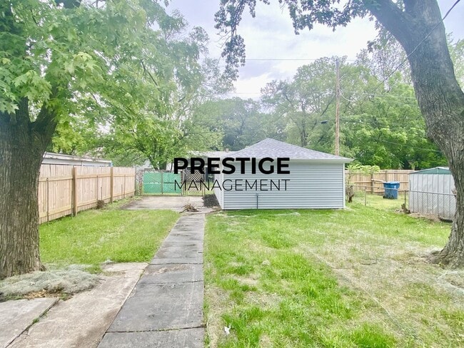 Building Photo - Updated 2 Bedroom Home in Gary