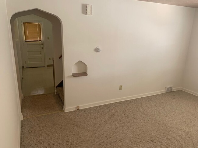 Building Photo - Spacious 2-bedroom 1-bath Townhome, Christ...