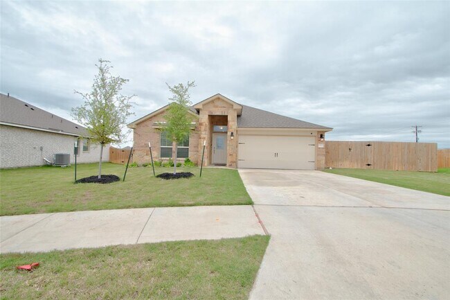 Building Photo - 1317 Cesarina St
