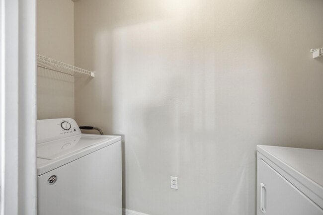 Building Photo - 1195 Villagio Cir