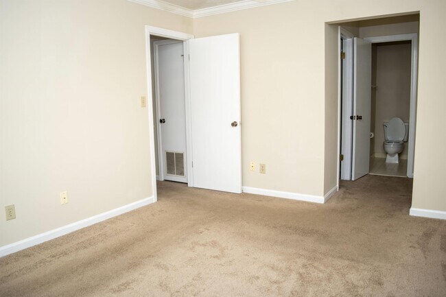 Building Photo - 1615 Woodmere Loop