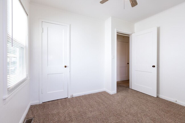 Building Photo - 2 Bed / 1 Bath in Tulsa! Ready Mid May!