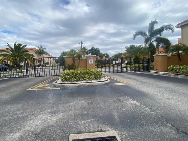 Building Photo - 5517 Paradise Cay Cir