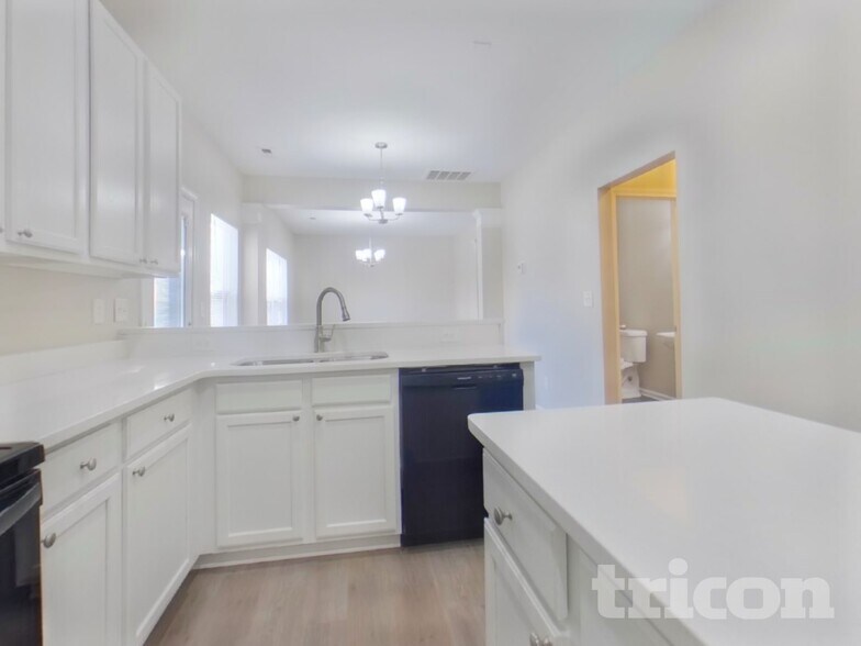 Building Photo - 1208 Ballina Way