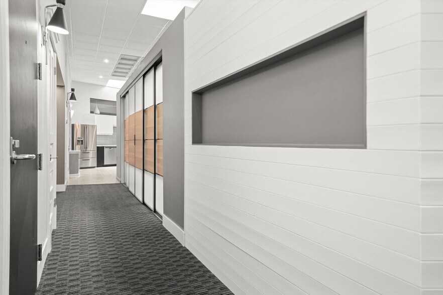 Building Photo - 300 N Ogden Ave