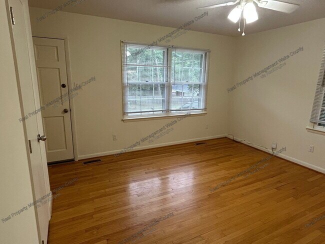 Building Photo - 722 Brunswick Pl