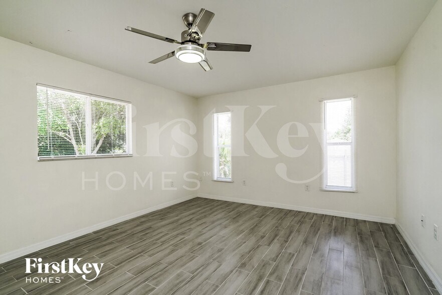 Building Photo - 8451 Caloosa Rd