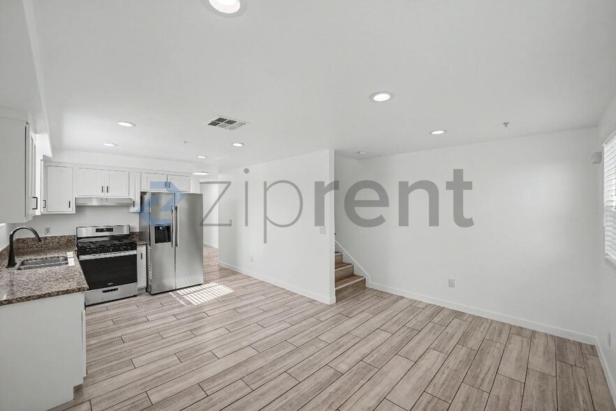 Building Photo - Unit