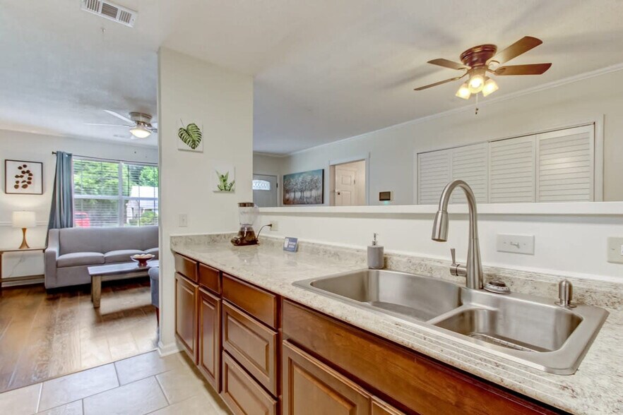 Building Photo - 116 Laurelwood Dr
