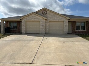 Building Photo - 1300 Vanguard Ln
