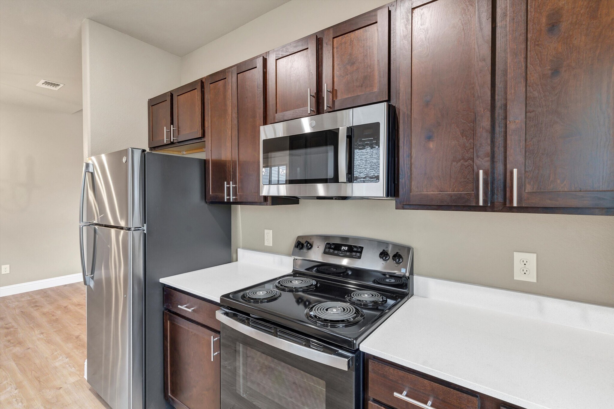 Building Photo - 405 Lake View St