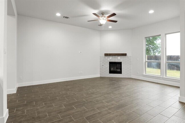 Building Photo - 200 Castlefields St