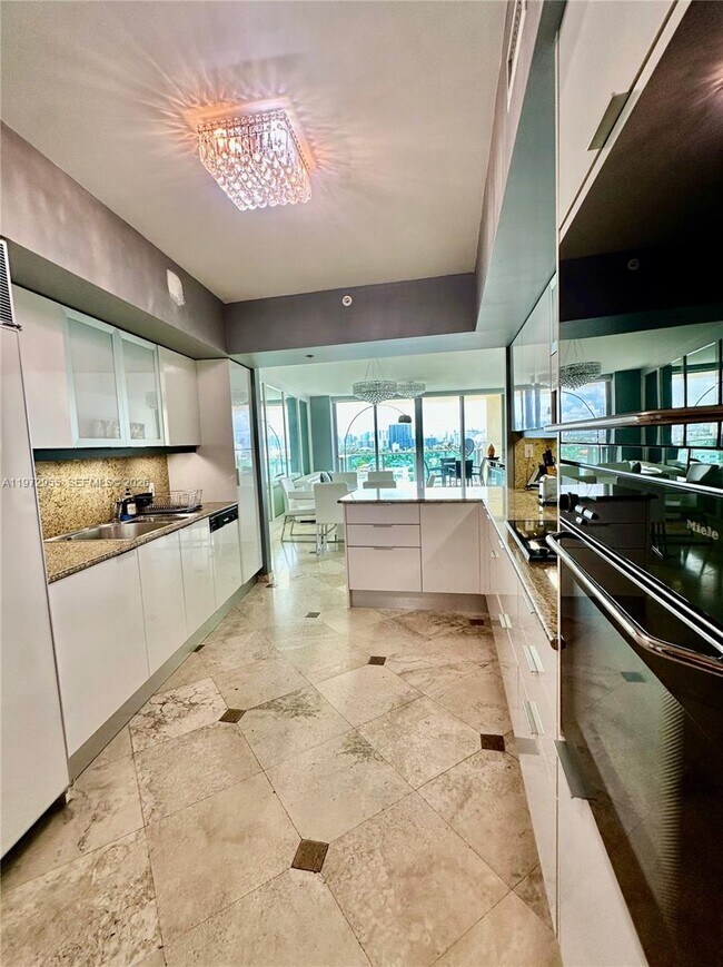 Building Photo - 1455 Ocean Dr