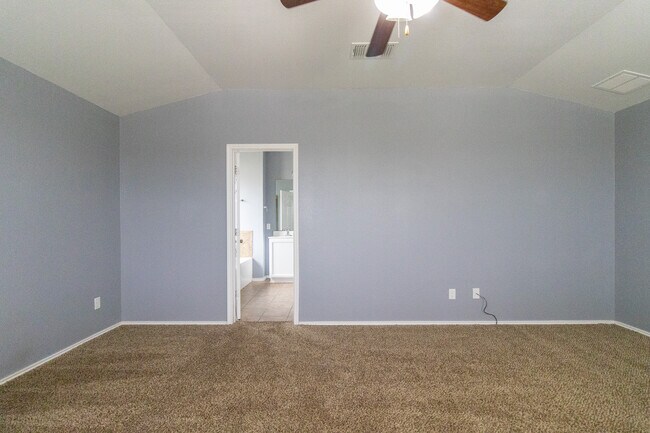 Building Photo - 6505 Clear Brook Dr