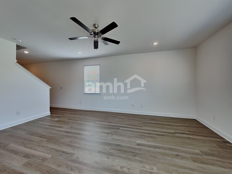 Building Photo - 1216 Livengood Wy