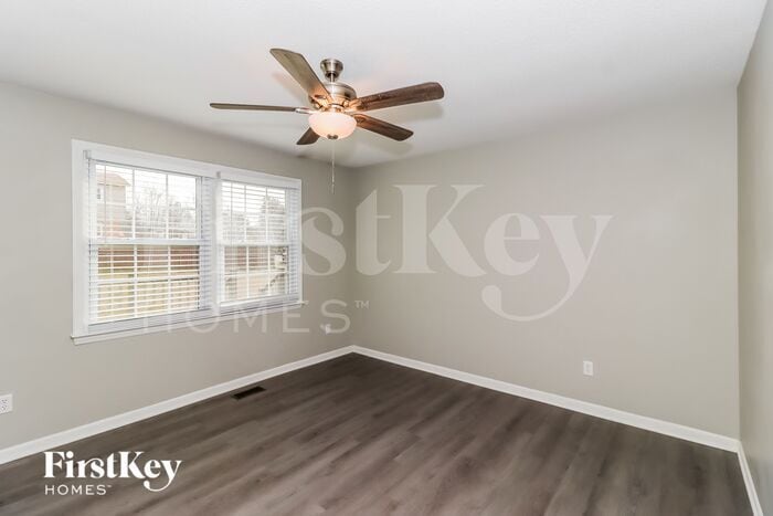 Building Photo - 4842 Greenwood Dr