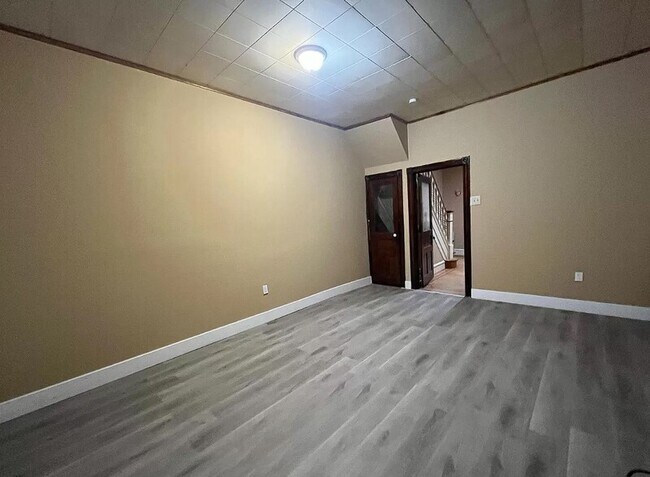 Building Photo - 1935 W Hunting Park Ave