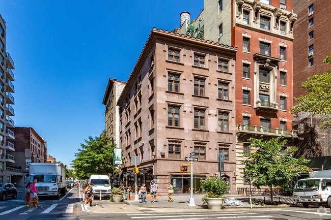 Building Photo - 10 5th Avenue