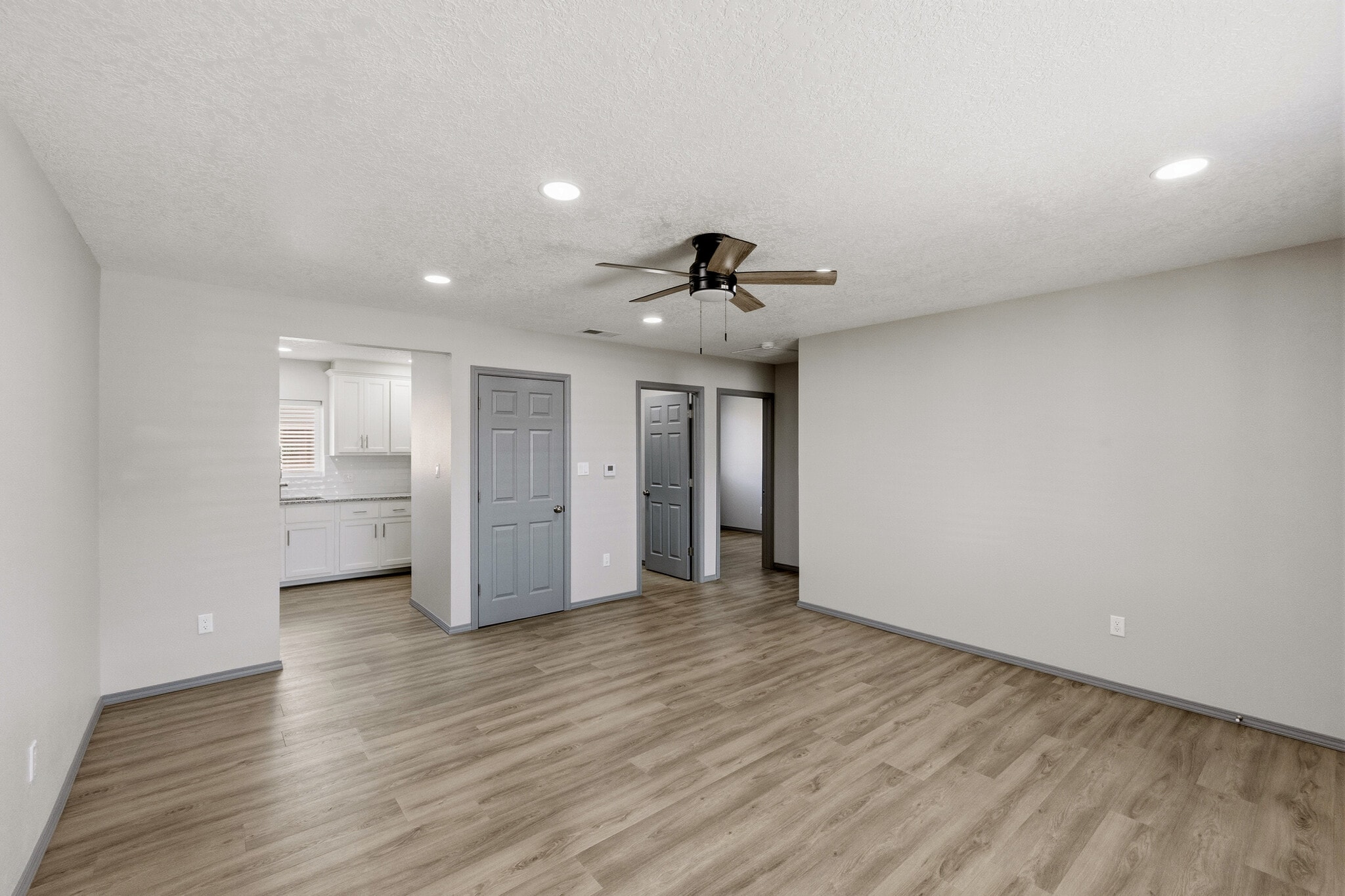 Building Photo - 855 W Castillo Ave