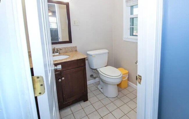 Building Photo - Spacious Home Bryson City limits