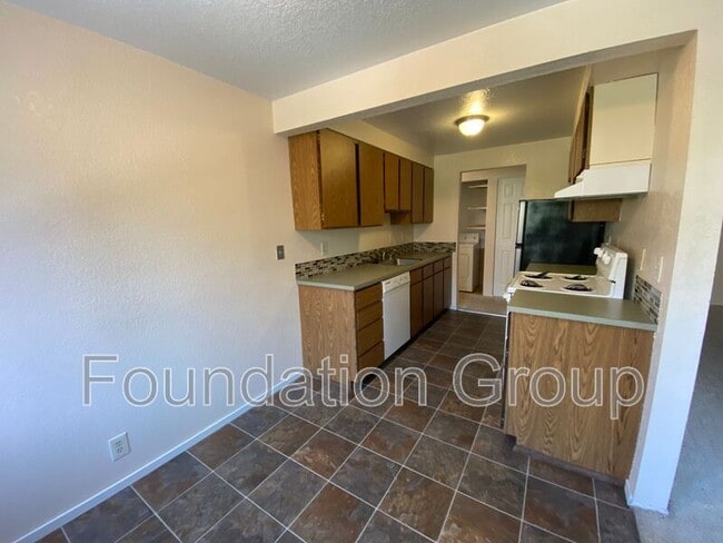 Building Photo - 938 N 100th St