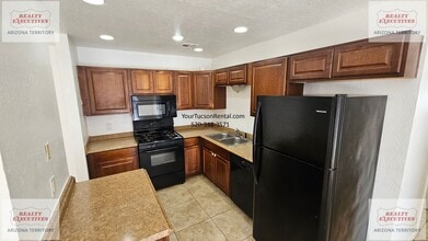 Building Photo - 3/2 at 22nd & Kolb. An upstairs condo in Langley Gardens