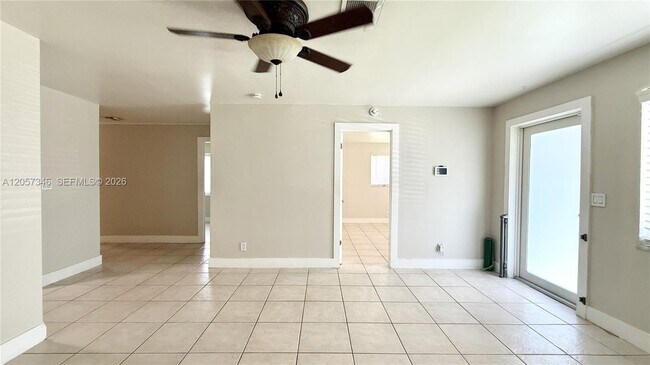 Building Photo - 320 Holloway Dr