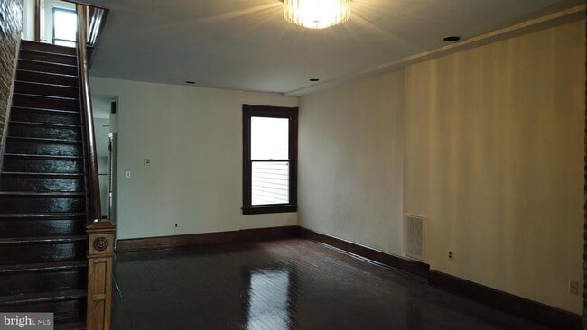 Building Photo - 604 9th St NE