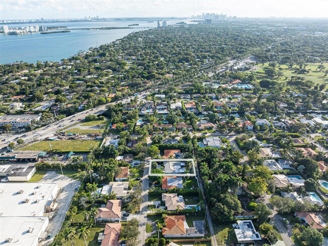 Building Photo - 10618 NE 11th Ct