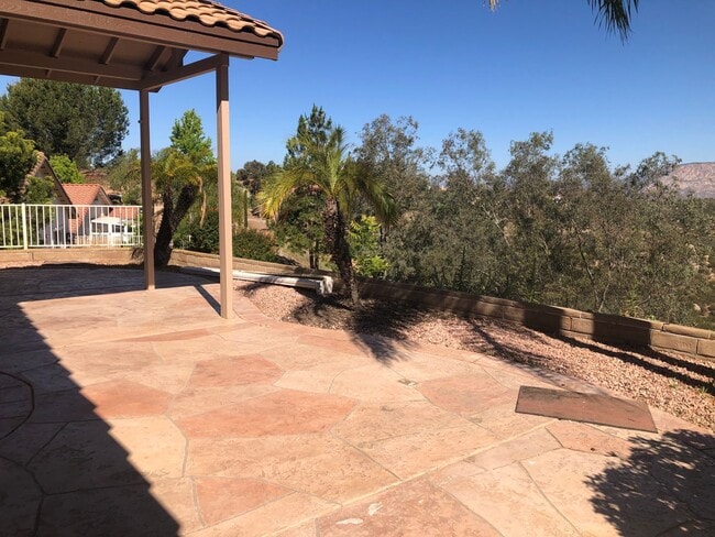 Building Photo - Charming 3 bdrm Crown Hills Home with Spectacular Views