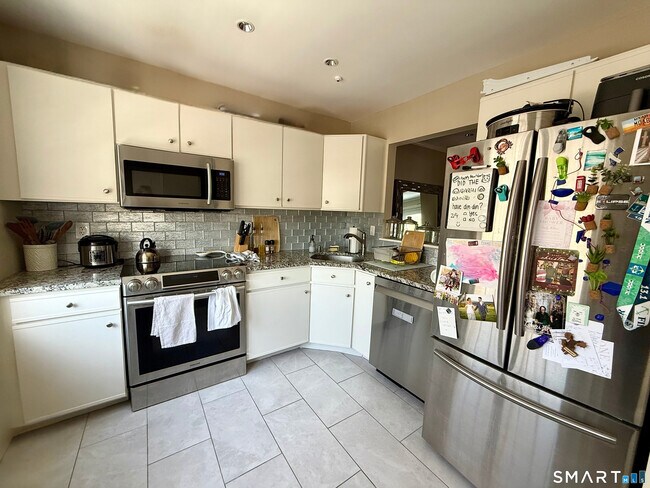 Building Photo - 133 Clearview Ct