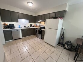 Building Photo - 1720 Leona Dr