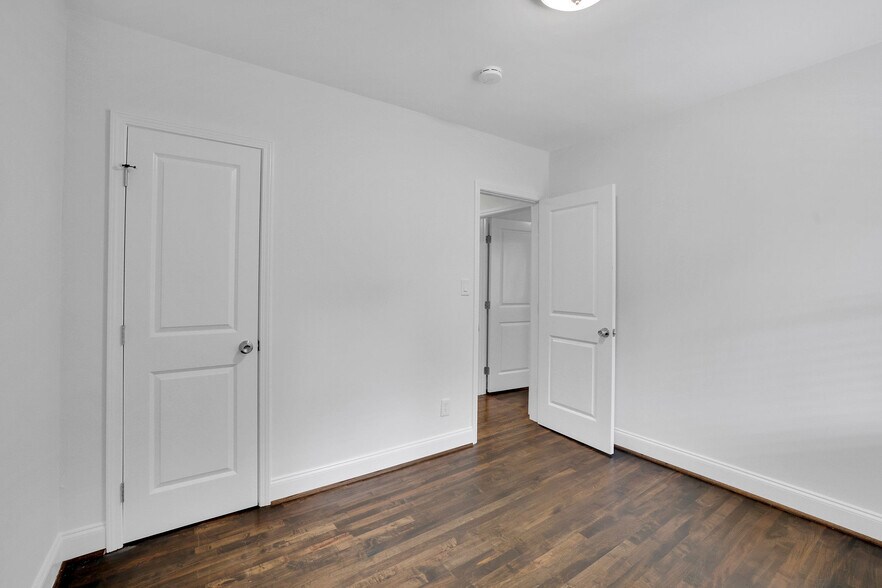 Building Photo - 2222 Beecher Cir SW