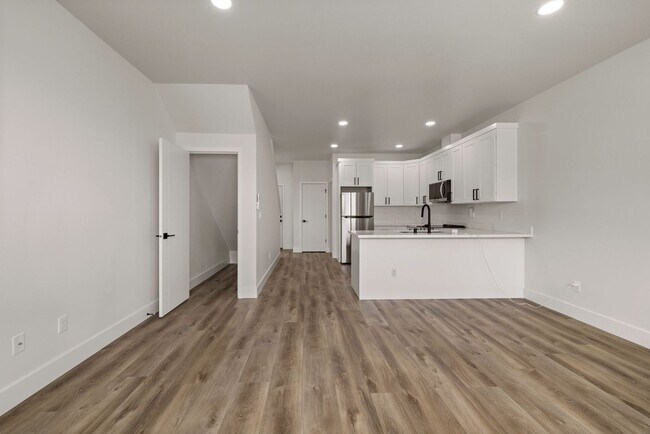 Building Photo - New Construction DownTown Tacoma - Great CityScape Views! One month free rent credit with 12 mont...