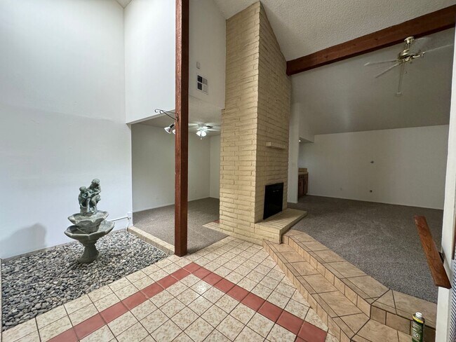 Building Photo - Condo in Southwest Bakersfield