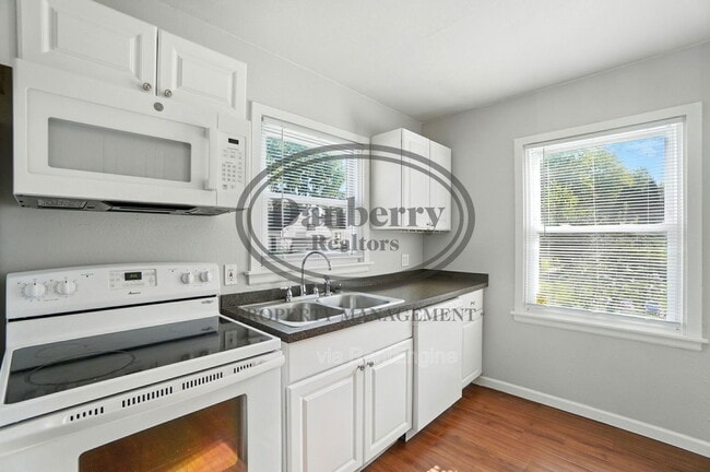 Building Photo - 1126 Searles Rd