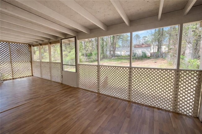 Building Photo - 340 Red Oak Run SW