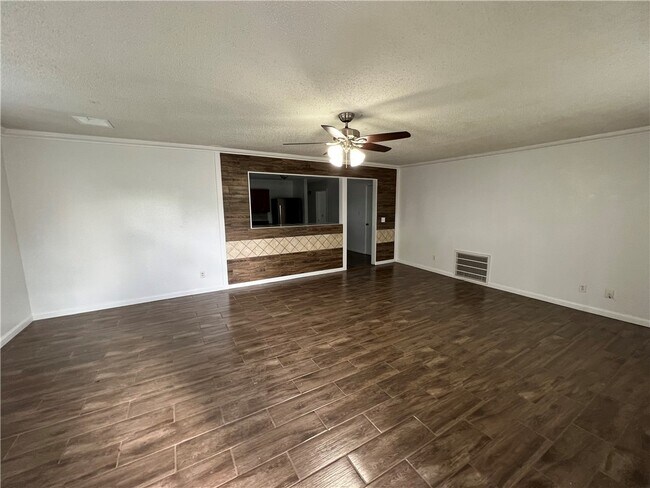 Building Photo - 851 S Jersey St