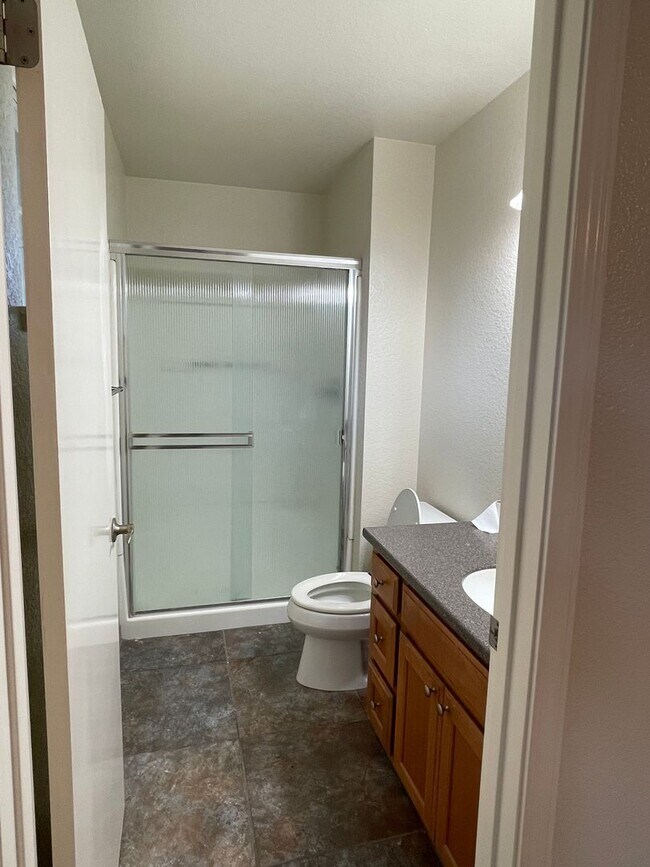 Building Photo - Chico 3 bed 2 bath Condo, Pool, Reserved Parking, upstair unit. newly refurbished