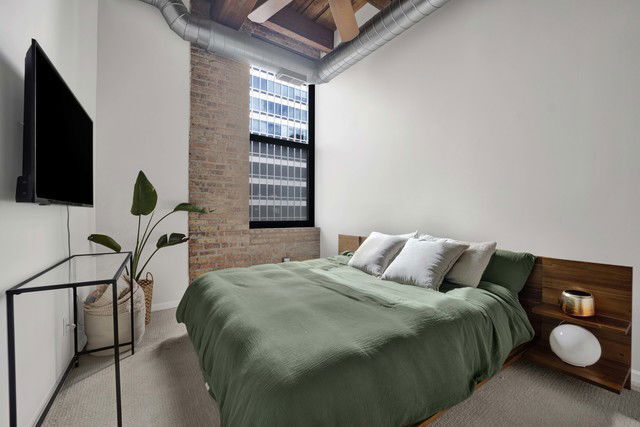 Building Photo - 525 W Superior St