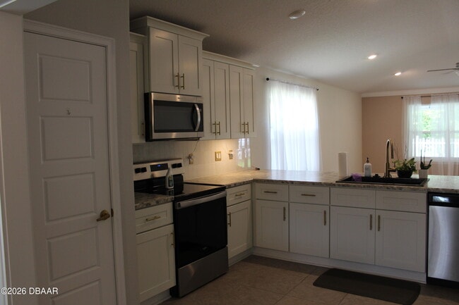 Building Photo - 25 Rivertown Rd