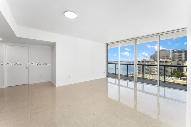 Building Photo - 495 Brickell Ave