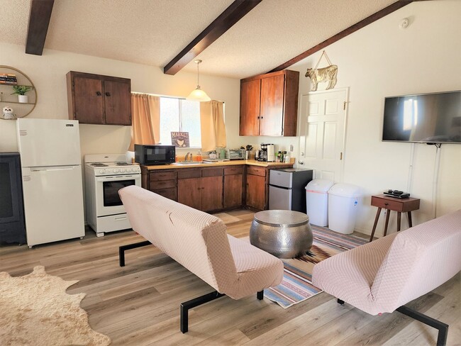 Building Photo - H410000