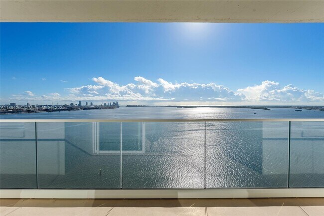Building Photo - 800 Claughton Island Dr